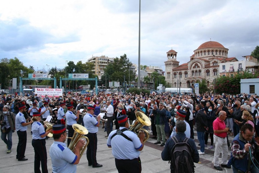 Μίκης Θεοδωράκης – Ο Δήμος Πειραιά αποχαιρέτησε τον μεγάλο μουσικοσυνθέτη με μια συγκινητική τελετή