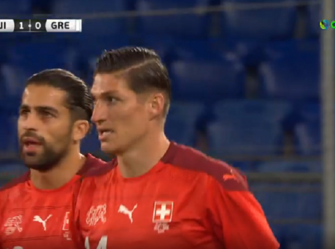 O Τσούμπερ της ΑΕΚ άνοιξε το σκορ εναντίον της Ελλάδας (vid)