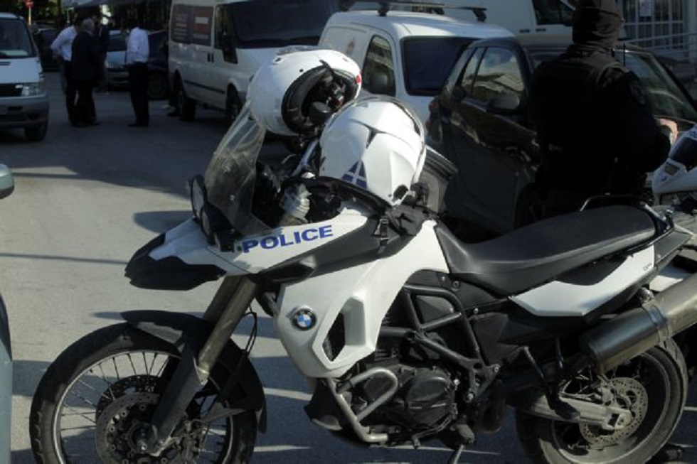 Παλαιό Φάληρο – Επεισοδιακή καταδίωξη με τραυματία αστυνομικό της ΔΙΑΣ – Εμβόλισαν τη μηχανή του