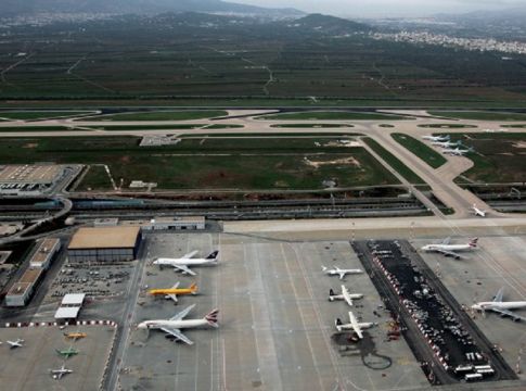 Βλάβη σε αεροσκάφος που ετοιμάζεται να προσγειωθεί στο Ελ. Βενιζέλος – Στο σημείο σπεύδουν πολλά ασθενοφόρα