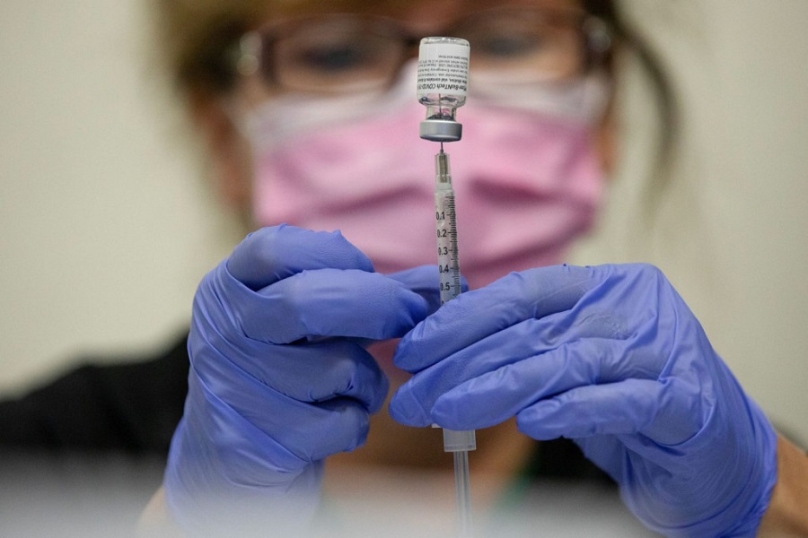 Θεμιστοκλέους – Τρίτη δόση εμβολίου για όλους τους πολίτες άνω των 50 ετών