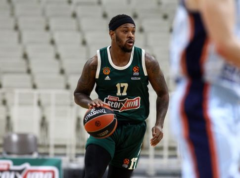 Στο training camp των Χιούστον Ρόκετς πρώην παίκτης του Παναθηναϊκού