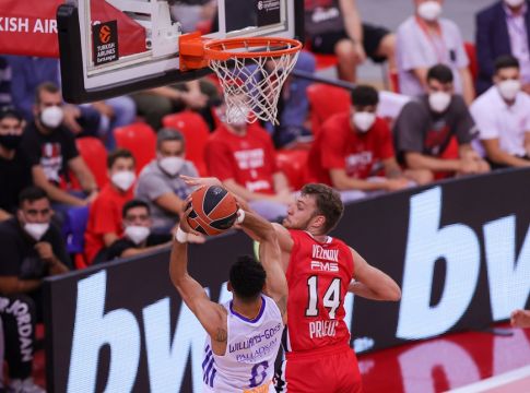 Βεζένκοφ – «Δεχτήκαμε 32 πόντους στο δεύτερο ημίχρονο, κάτι που είναι απίστευτο στη Euroleague»