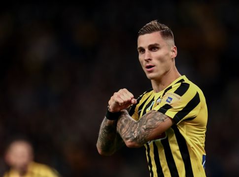 Τα «χρόνια πολλά» της ΑΕΚ στον Βράνιες (pic)