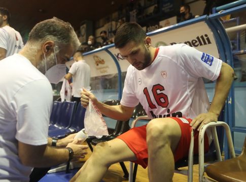 Ολυμπιακός – Πάει για εξετάσεις ο Παπανικολάου (vid)