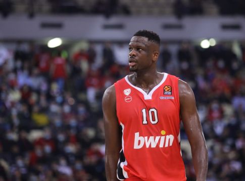 Ολυμπιακός – Δεν θα πιστεύετε τι συνέβη όσο ο Φαλ ήταν στο παρκέ του ΣΕΦ (pic)