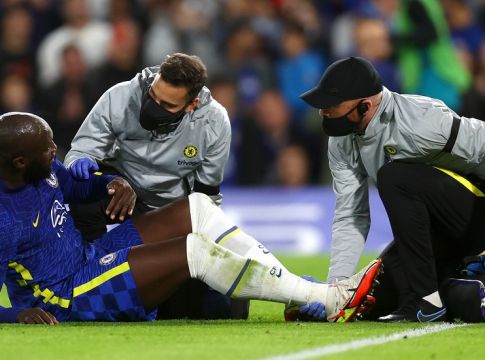 Πλήγμα για την Τσέλσι, έναν μήνα εκτός ο Λουκάκου