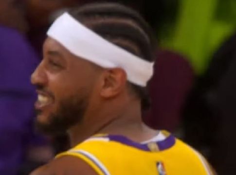 Επική γκάφα του Καρμέλο στην πρεμιέρα (vid)