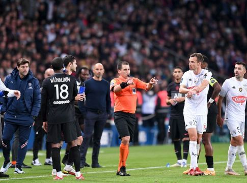 Παίκτης Ανζέ για το πέναλτι της Παρί: «Βαρέθηκα το VAR, δεν ξέρουμε πως να το χρησιμοποιήσουμε» (vid)