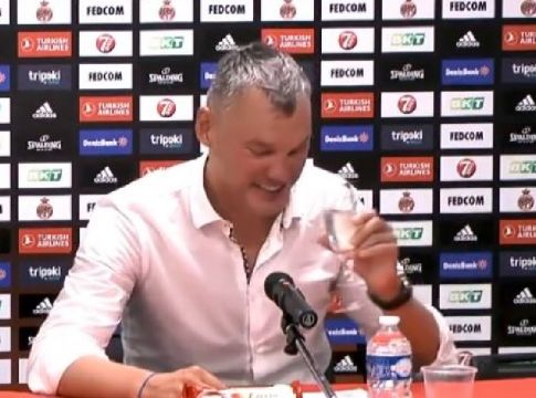 Απίστευτο! Δε φαντάζεστε τι έκανε ο Μίτροβιτς στον Γιασικεβίτσιους (vid)