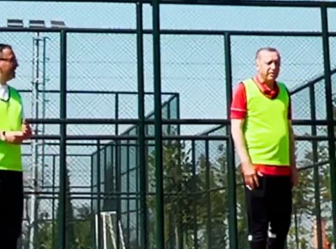 Κινήσεις εντυπωσιασμού από τον Ερντογάν – Απαντά παίζοντας… μπάσκετ στα δημοσιεύματα για επιδείνωση της υγείας του
