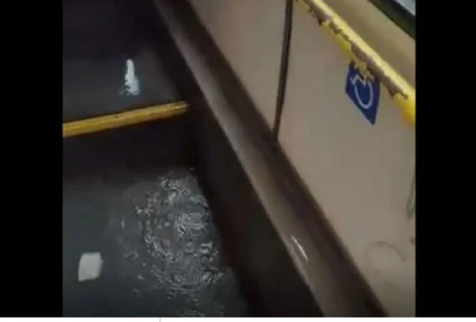 Κακοκαιρία «Μπάλλος» – Λεωφορείο στο κέντρο πλημμύρισε εν κινήσει! (vid)