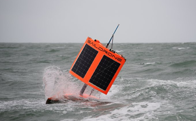 Εκπληκτικές εικόνες από θαλάσσιο drone – Επιβίωσε από τυφώνα και κατέγραψε τη μανία της φύσης