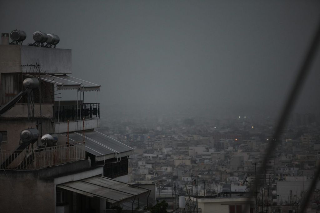 Άστατος ο καιρός την Δευτέρα – Τοπικές βροχές και αφρικανική σκόνη