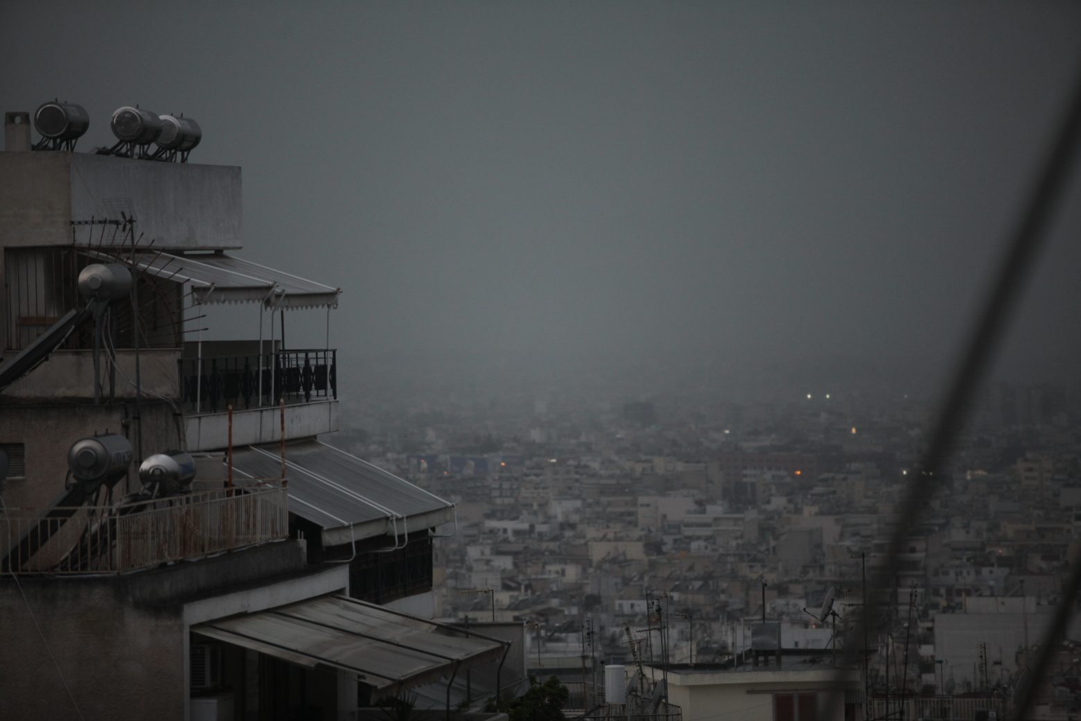 Καιρός – Τοπικές βροχές και μικρή πτώση της θερμοκρασίας