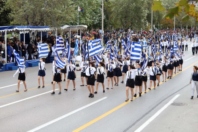 «Χώρος γυναικών» στην παρέλαση της Θεσσαλονίκης; – Η παράξενη πρόσκληση που κυκλοφόρησε