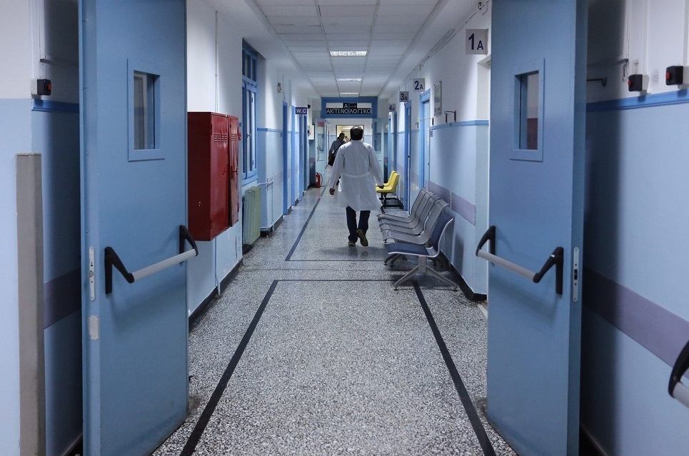 Θεσσαλονίκη – Στο Ιπποκράτειο η 14χρονη από τη Δράμα που μεταφέρθηκε στο νοσοκομείο με εισαγγελική παρέμβαση (vids)