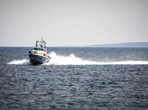 Χίος – Βυθίστηκε λέμβος με πρόσφυγες – Μεγάλη επιχείρηση διάσωσης