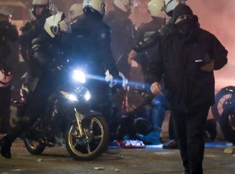 Αποφυλακίσθηκε ο «Ινδιάνος» της επίθεσης στον αστυνομικό στην Ν. Σμύρνη