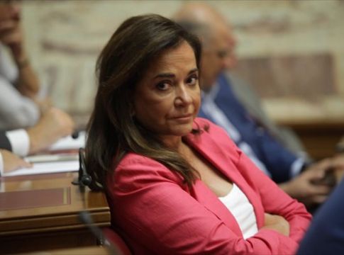 Η Ντόρα Μπακογιάννη διαγνώστηκε με καρκίνο – «Είμαι αποφασισμένη να νικήσω»