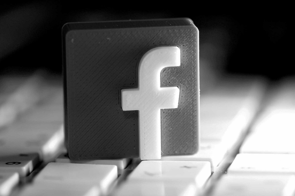 Facebook – «Πώληση προσωπικών δεδομένων 1,5 δισ. χρηστών σε χάκερ» – «Κλειδωμένοι» έξω από το κτίριο εργαζόμενοι