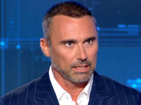 Eurovision 2022: Ηχηρό μήνυμα από τον Γιώργο Καπουτζίδη στον «αέρα» – «Αδερφή είμαι, αλλά είμαι καλή»