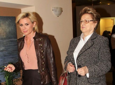 Κατερίνα Καραβάτου – Ενημερώθηκε για το θάνατό της μητέρας της την ώρα της εκπομπής