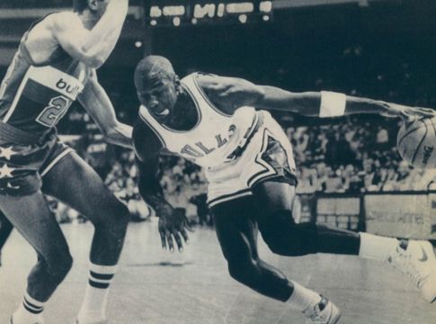 Μάικλ Τζόρνταν: Όταν ο Θεός συστήθηκε στο NBA (pics, vids)