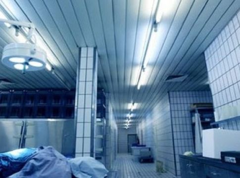 Ασύλληπτο – Πέθανε εδώ και τέσσερις μήνες από κορωνοϊό, αλλά παραμένει στο νεκροτομείο – Κίνδυνος για τη δημόσια υγεία