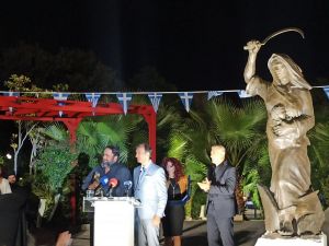 Μανιάτισσα Ηρωίδα – Ο Πειραιάς τιμά την αυτοθυσία των γυναικών που ταπείνωσαν τις στρατιές του Ιμπραήμ
