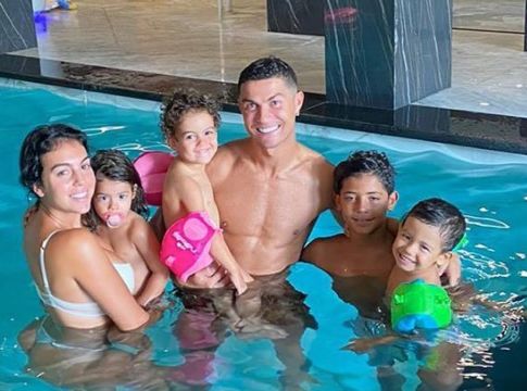 Ο Κριστιάνο περιμένει δίδυμα και… ισοφαρίζει τον Σπανούλη! (pic)