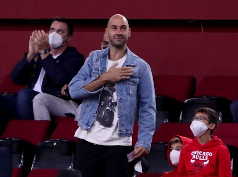 Ολυμπιακός – Η αποθέωση του Βασίλη Σπανούλη στο ΣΕΦ (vid)