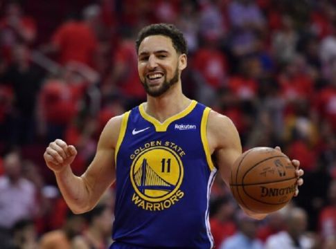 Κλέι Tόμπσον – Τον τρόλαραν οι συμπαίκτες του, του πήραν φανέλα με το «77»