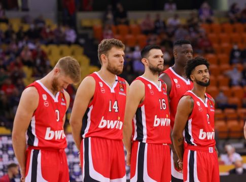 Μια σκληρή παρτίδα σκάκι με την βασίλισσα