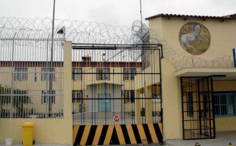 Εκρυψε το κινητό στον πρωκτό του – Δεν πίστευαν στα μάτια τους στη Λάρισα
