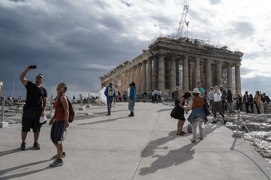 Συνελήφθησαν τρία άτομα στην Ακρόπολη – Προσπάθησαν να αναρτήσουν πανό