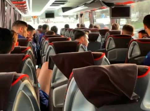 Άκουγαν Κυριαζή στο πούλμαν της Εθνικής (vid)