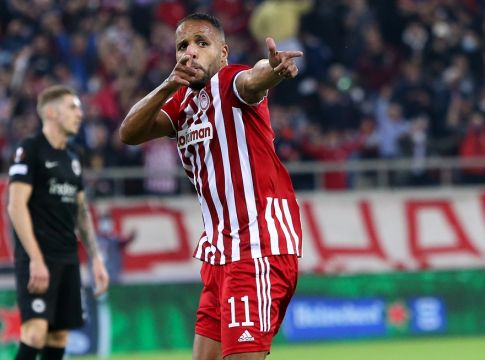 Ανοίγει το σκορ και γράφει ιστορία ο Ελ Αραμπί (vid)