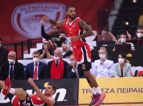 Βλέποντας από την εξέδρα την ομαδάρα του Μπαρτζώκα…