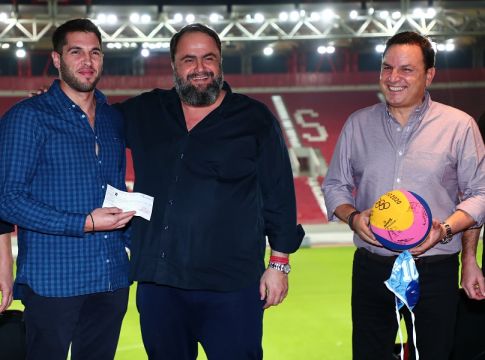 Μαρινάκης στην Εθνική Πόλο – «Συνεχίστε έτσι και εμείς θα είμαστε δίπλα σας. Για την Ελλάδα»
