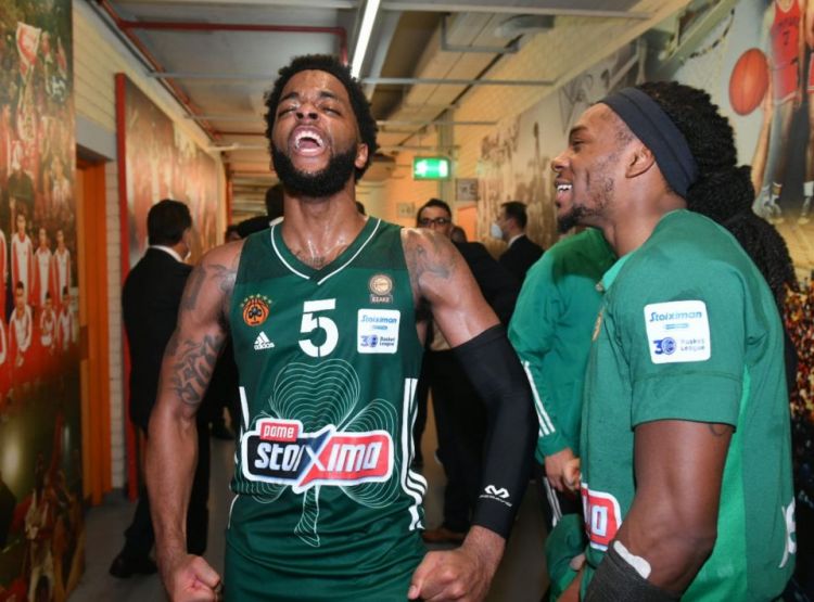 Παναθηναϊκός – Το «πράσινο» πάρτι στα αποδυτήρια του ΣΕΦ (pics)