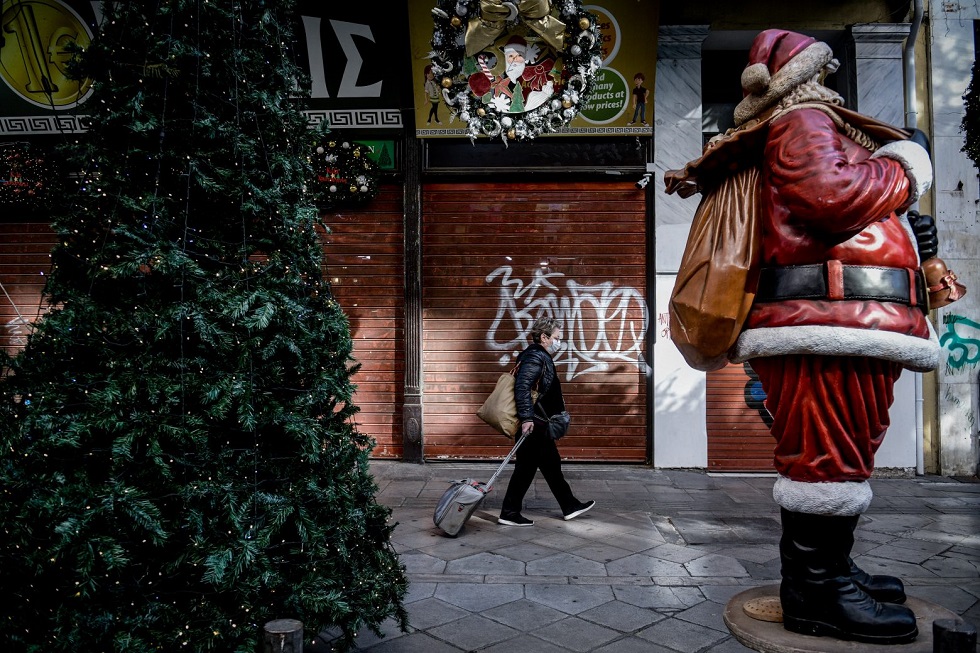 Κορωνοϊός – Ραγδαία αύξηση σε ενεργά κρούσματα και νοσηλείες – Νέα μέτρα στο τραπέζι για να «σωθούν» τα Χριστούγεννα (vids)