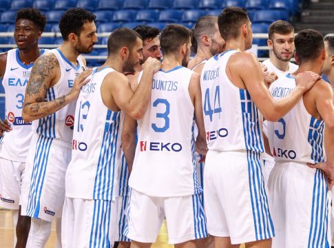 Εθνική – Με πτήση τσάρτερ στη Μεγ. Βρετανία για τα παράθυρα του Παγκοσμίου