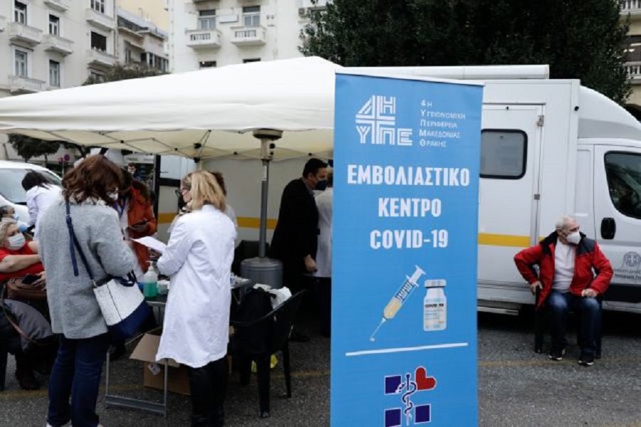 Παραλλαγή Όμικρον – Νέος κύκλος σεναρίων για μέτρα πριν τα Χριστούγεννα – «Ας είναι ακόμα ένα κίνητρο για να εμβολιαστούμε»