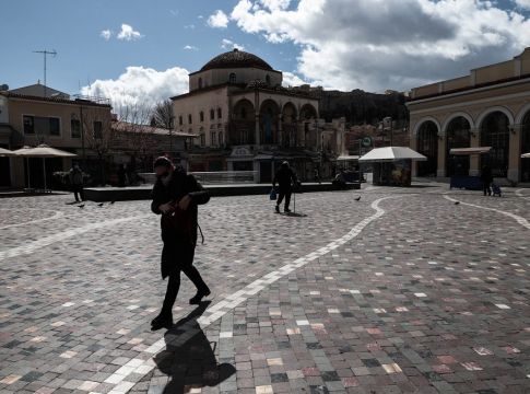 «Καζάνι που βράζει» η χώρα – Η έκρηξη του κορωνοϊού, τα σενάρια lockdown και η κορύφωση της πανδημίας