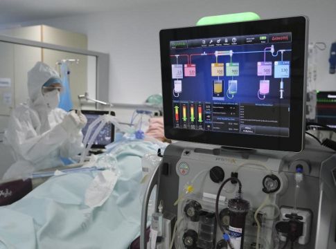 Κορωνοϊός – Ιερείς στρέφουν τον κόσμο κατά του εμβολίου – «Τους λένε ότι θα γίνουν νεομάρτυρες»