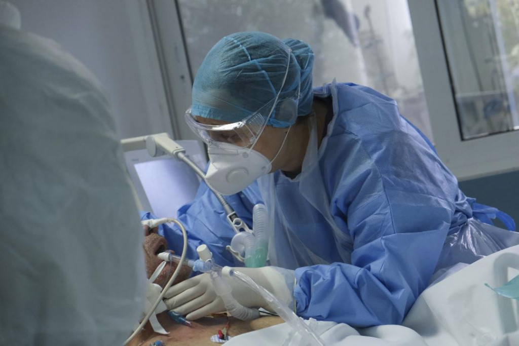 Σε κοντέινερ νοσηλεύονται ασθενείς του Covid, καταγγέλλουν οι νοσοκομειακοί γιατροί
