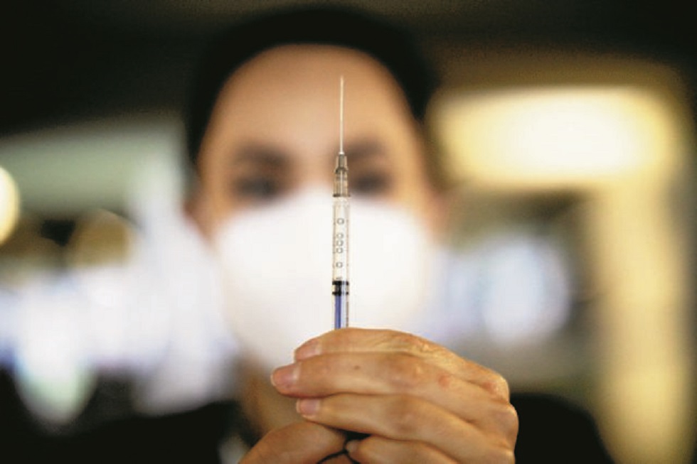 Ποιοι δεν πρέπει να κάνουν τρίτη δόση – Οι προτεινόμενοι συνδυασμοί εμβολίων