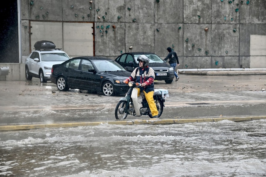 Καιρός – Νέες βροχές και καταιγίδες από το απόγευμα της Κυριακής – Δείτε πού