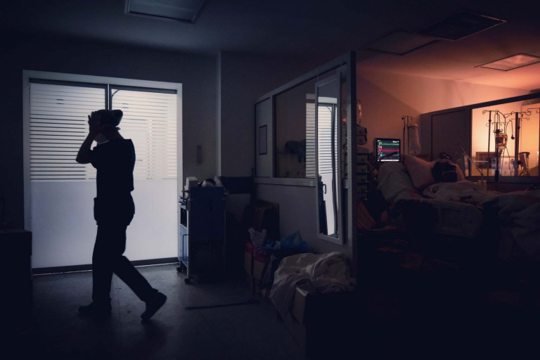 Συναγερμός – Δραματική αύξηση ενεργών κρουσμάτων και διπλασιασμός νοσηλειών (vid)